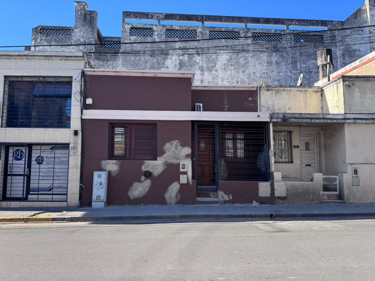 CASA EN VENTA EN EL CENTRO DE PARANA- Carbo y 9 de Julio | Apta credito