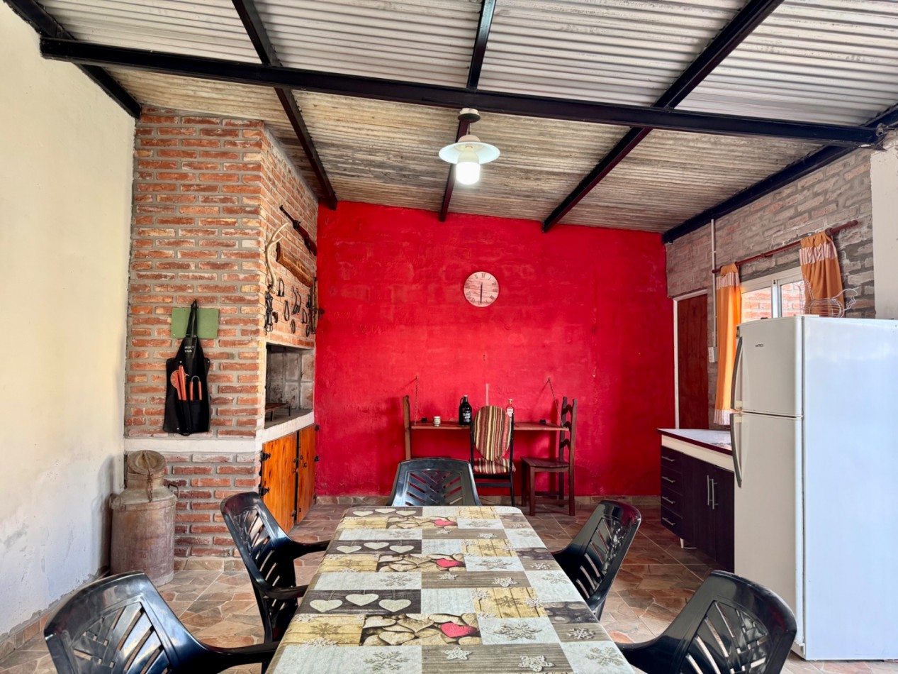 VENTA CASA DOS DORMITORIOS EN CALLE SANTA MARIA