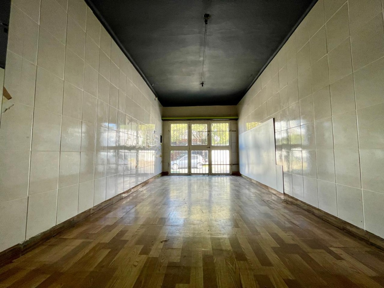 VENTA CASA 2 DORMITORIOS A REFACCIONAR