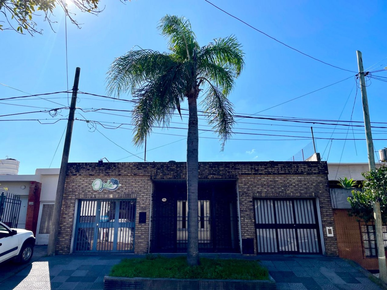 VENTA CASA 2 DORMITORIOS A REFACCIONAR
