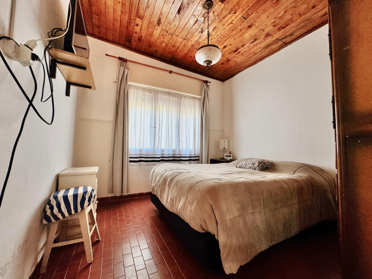 VENTA CASA 2 DORMITORIOS Y COCHERA BARRIO SANTA LUCIA