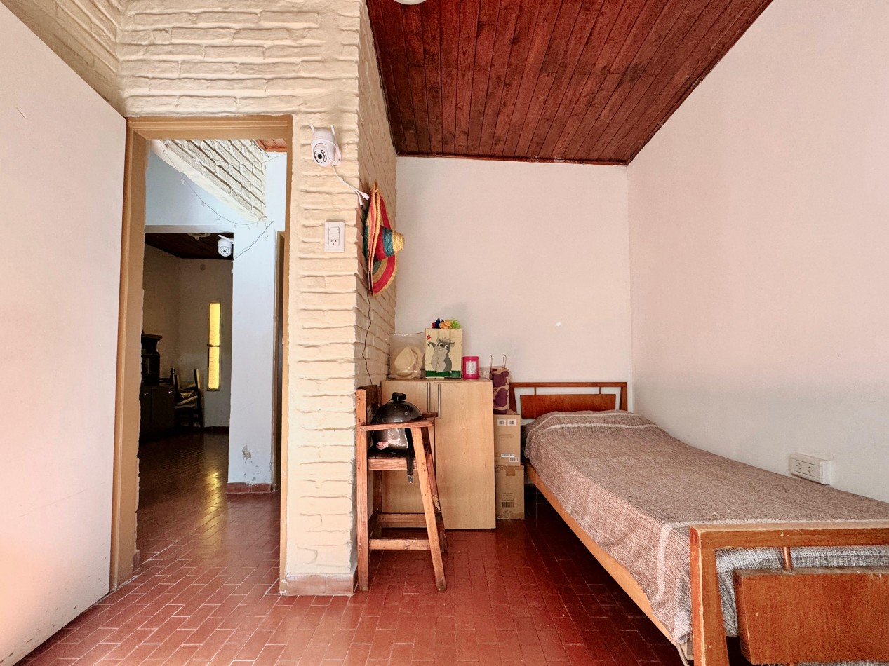 VENTA CASA 2 DORMITORIOS Y COCHERA BARRIO SANTA LUCIA