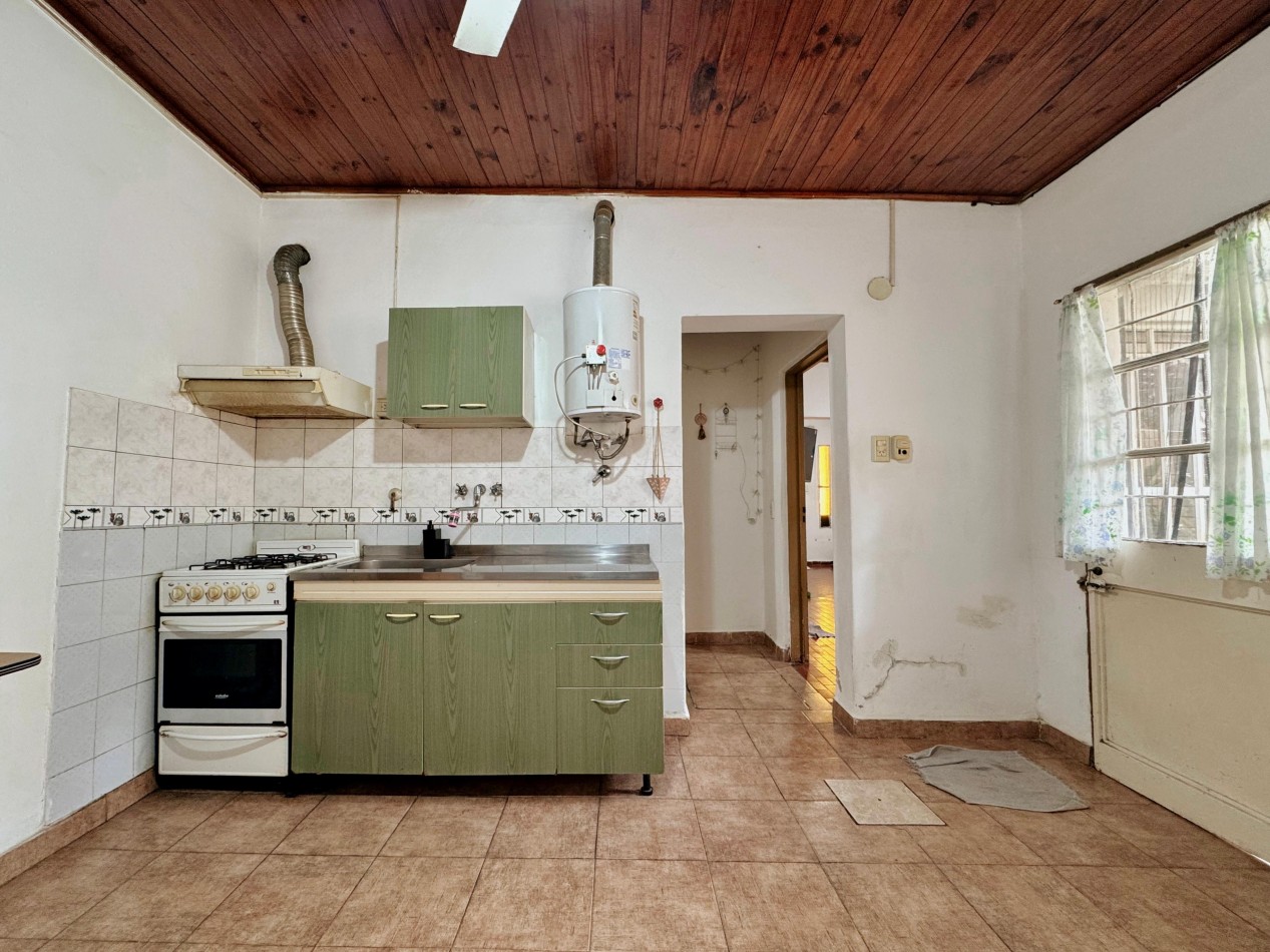 VENTA CASA 2 DORMITORIOS Y COCHERA BARRIO SANTA LUCIA
