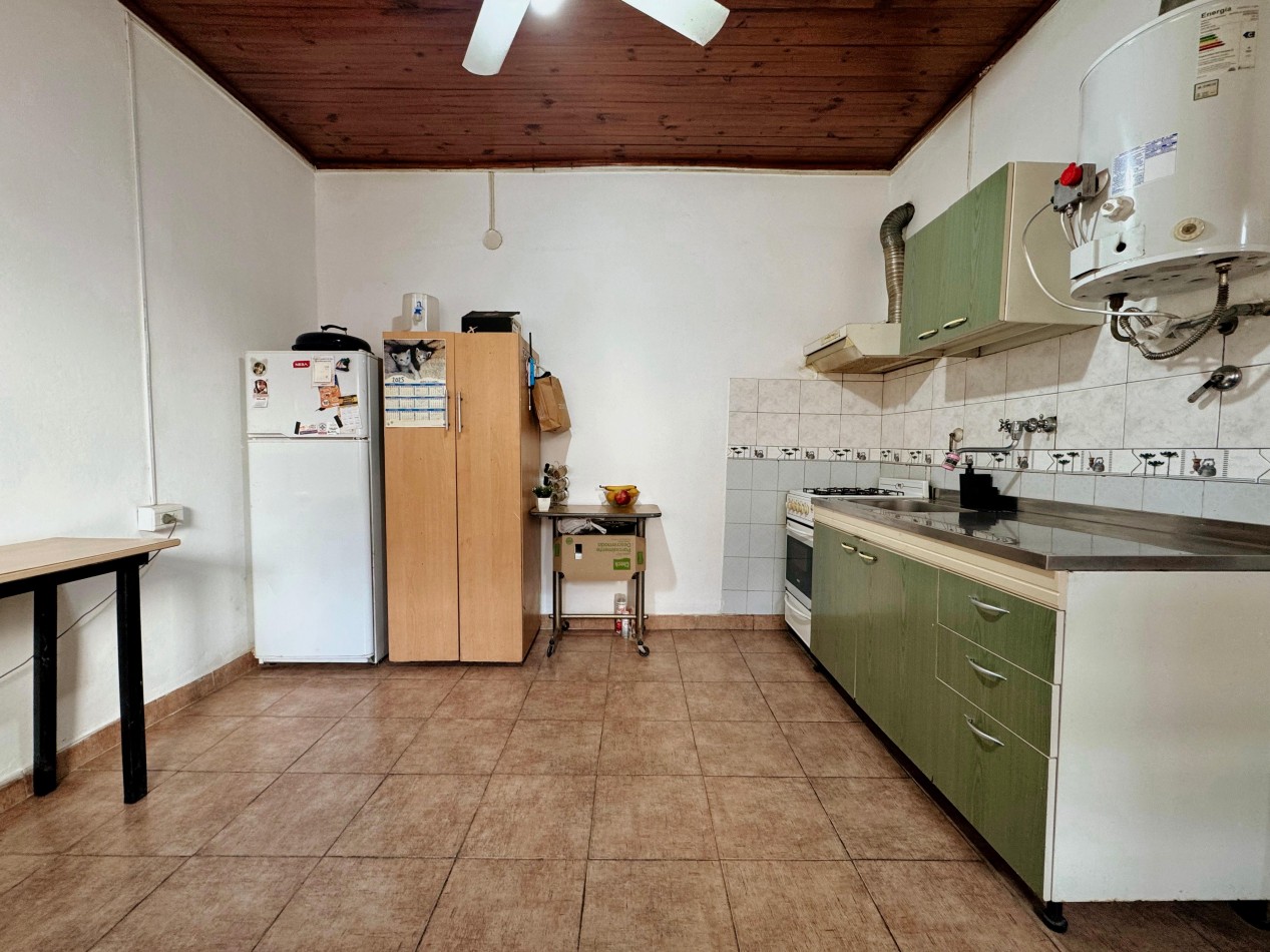 VENTA CASA 2 DORMITORIOS Y COCHERA BARRIO SANTA LUCIA