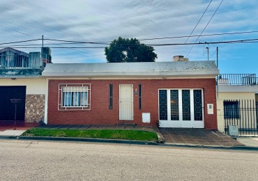 VENTA CASA 2 DORMITORIOS Y COCHERA BARRIO SANTA LUCIA